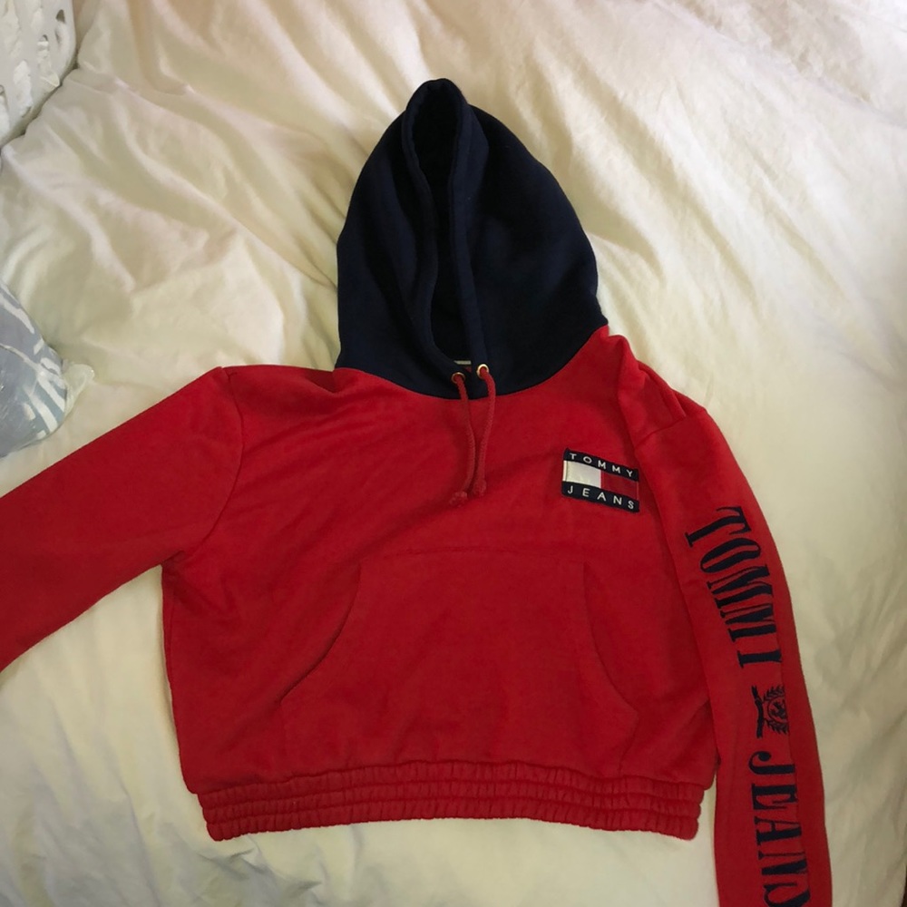 tommy hilfiger cropped hoodie